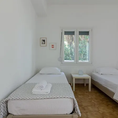 Comfortable Two Bedroom Apartament Páros